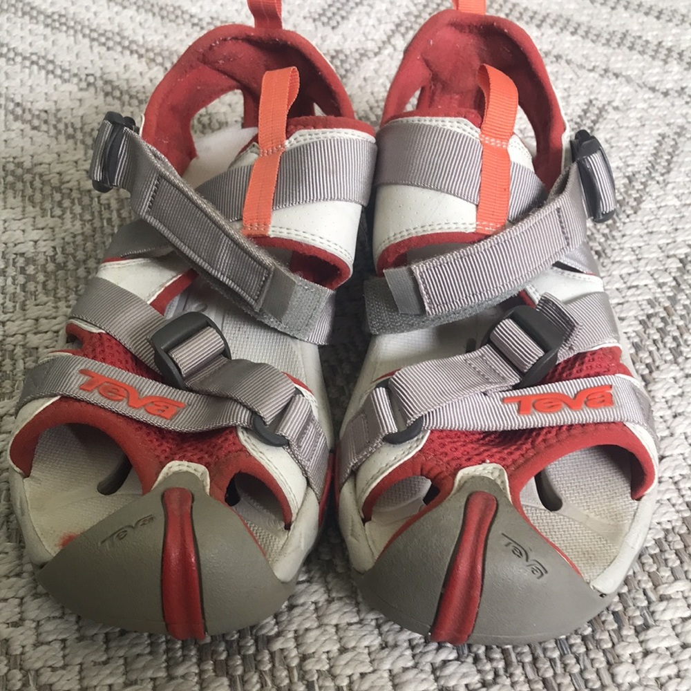 TEVA HIKERS SZ 9.5